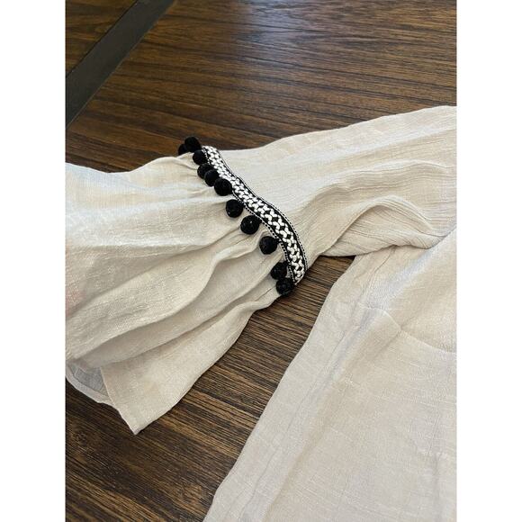 I.N. Studio Woman Beige Top with Bell Pompom Sleeve Size 1X Boho - Picture 5 of 9